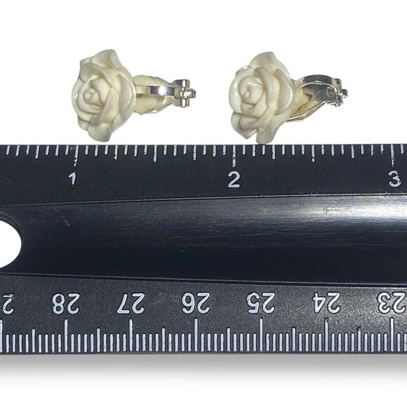 Vintage White Rose Clip On Earrings Carved Floral Angel Skin Coral Style Jewelry - Picture 6 of 10
